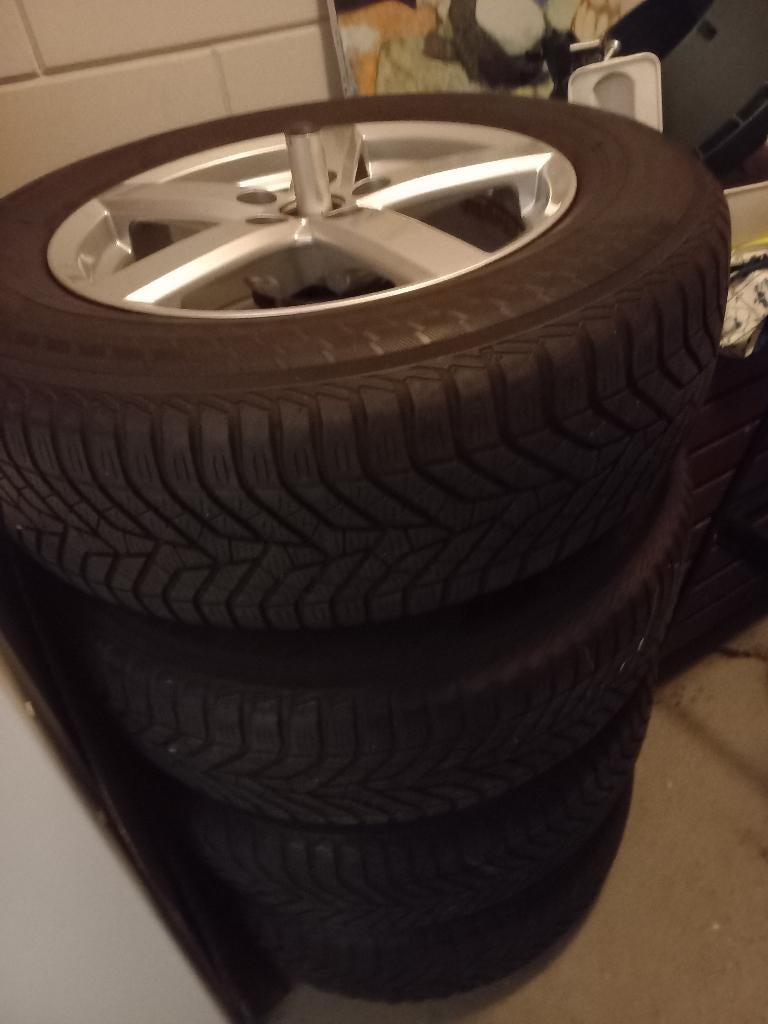 Set winterbanden op velgen, Auto-onderdelen, Banden en Velgen, Ophalen, Gebruikt, Banden en Velgen, 17 inch