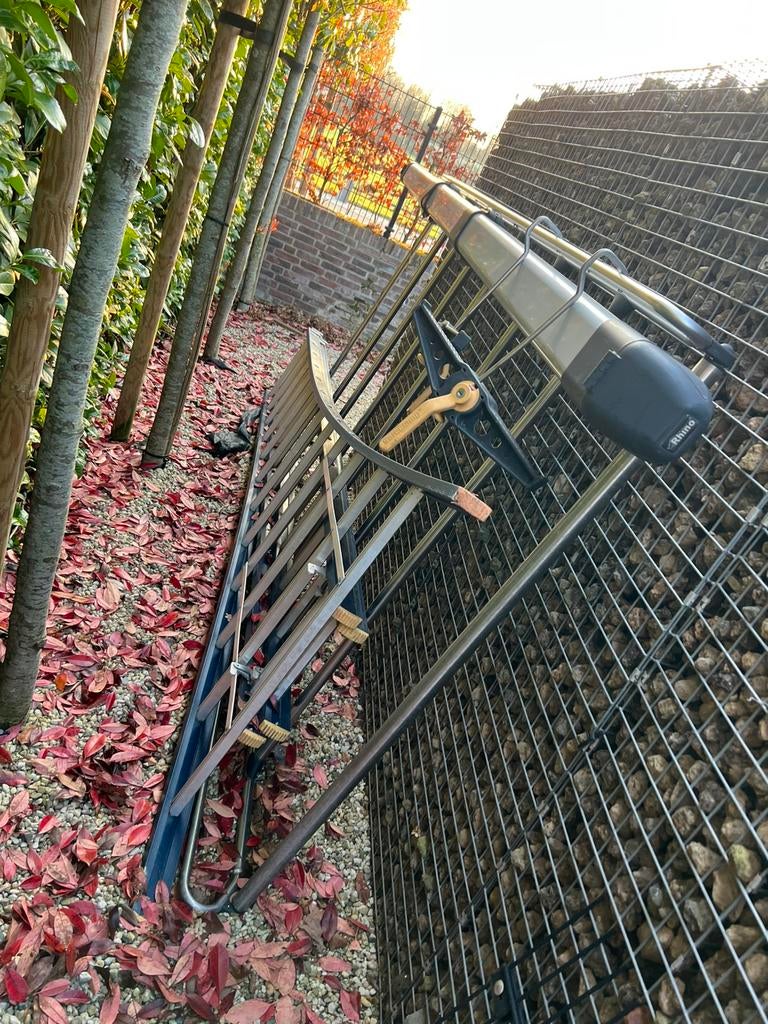 RVS Imperiaal, Ladder 9M (30kg) + klemmen, Rhino Pipetube 4M, Ophalen, Zo goed als nieuw