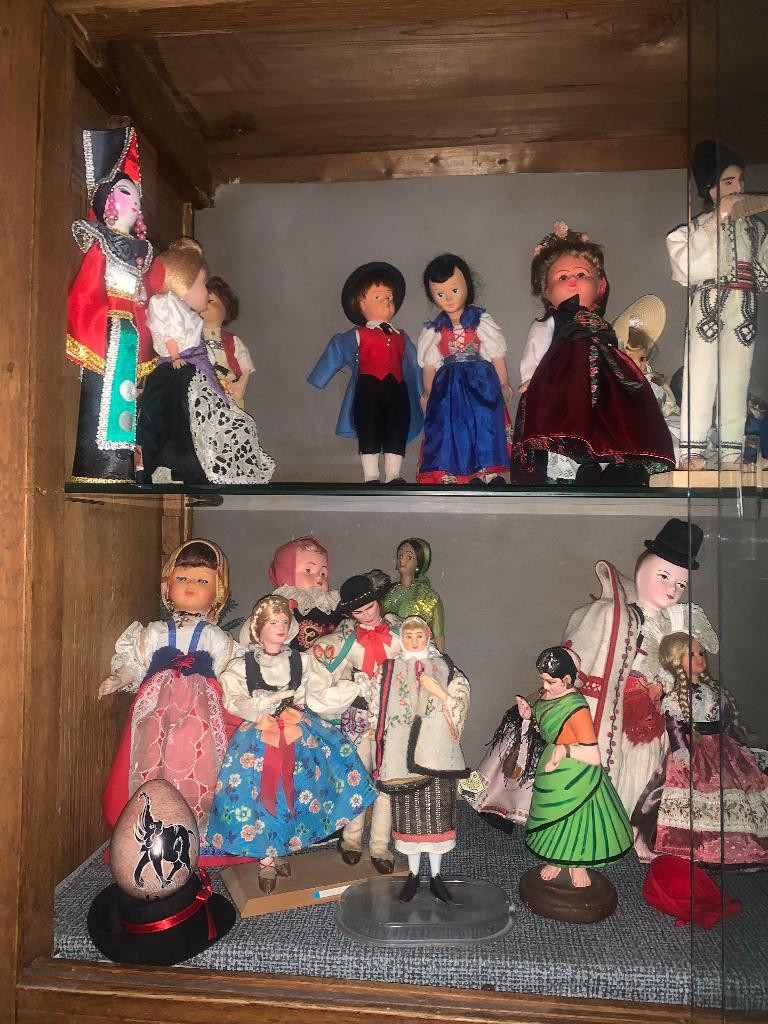 Poppen in klederdracht, Ophalen, Gebruikt, Pop