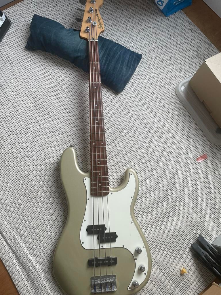 Squier jazz bass, Ophalen, Zo goed als nieuw