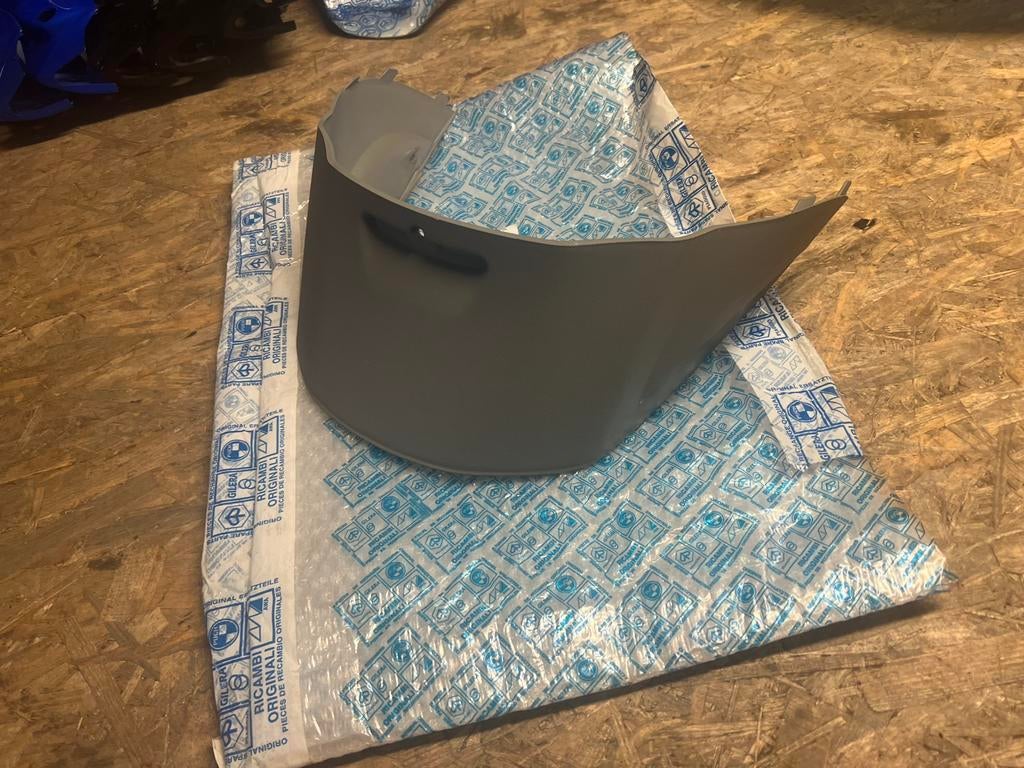 Piaggio zip 2000 m25 4t 125cc bougiekap licht grijs orgineel, Ophalen of Verzenden