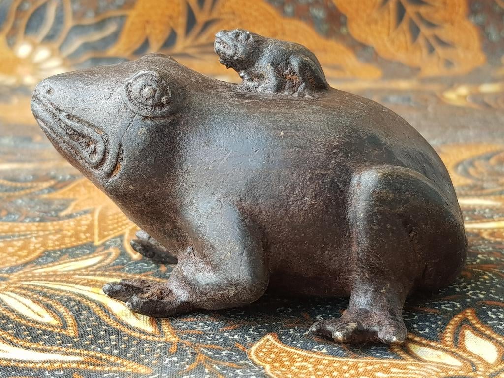 Mooi zwaar antiek Oosters brons beeldje van een kikker., Antiek en Kunst, Ophalen of Verzenden