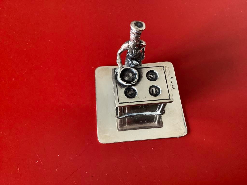Zilveren miniatuur kok aan fornuis, Ophalen of Verzenden