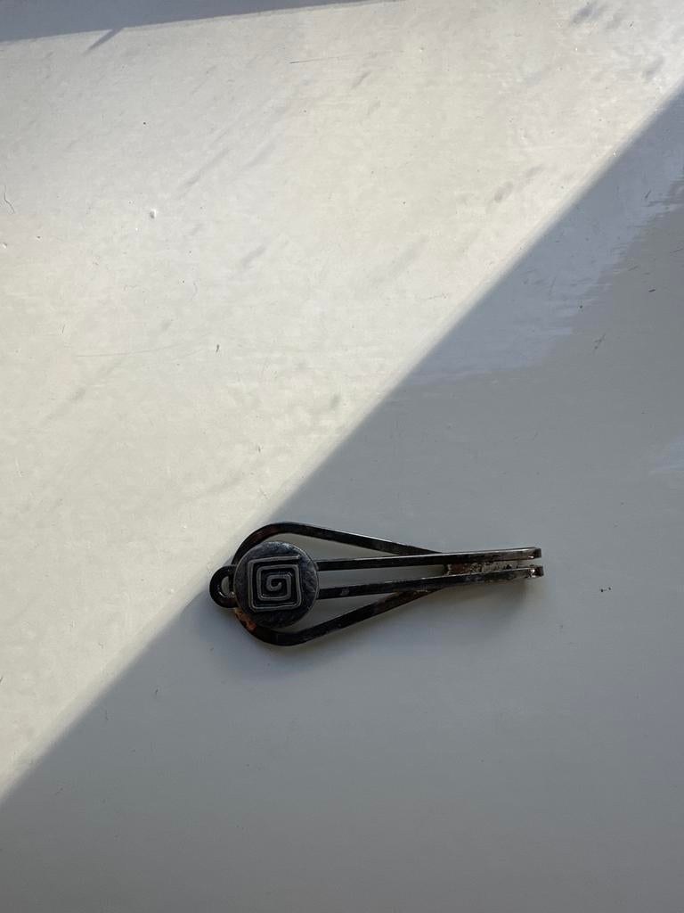 Zwarte haarclip met spiraalmotief, Ophalen, Gebruikt