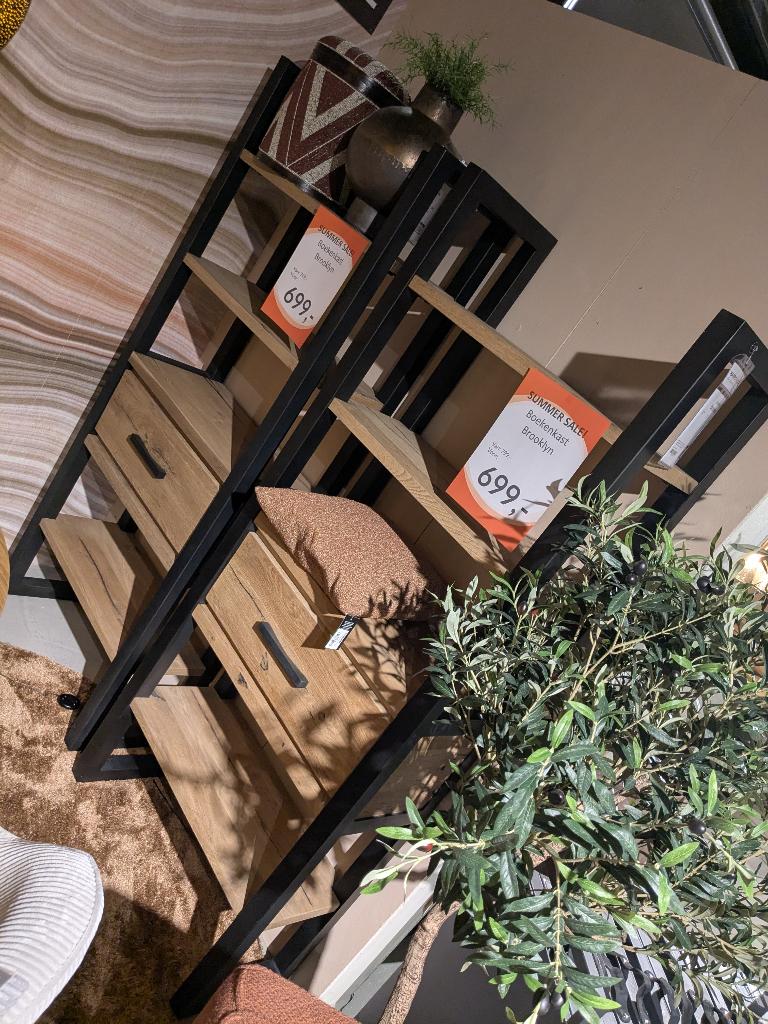 LAATSTE EIKEN BOEKEN KAST STERK AFGEPRIJSD, Huis en Inrichting, Kasten | Boekenkasten, Ophalen, Met plank(en), Minder dan 50 cm