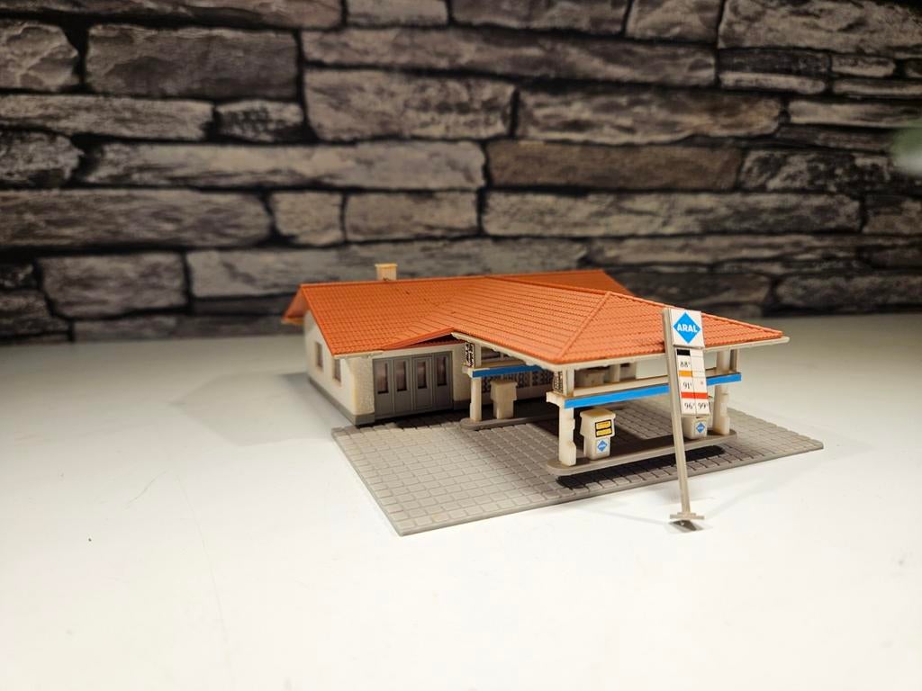 Aral tankstation N spoor trein 1:160, Hobby en Vrije tijd, Modeltreinen | N-Spoor, Overige merken, Gebruikt, Gelijkstroom of Wisselstroom