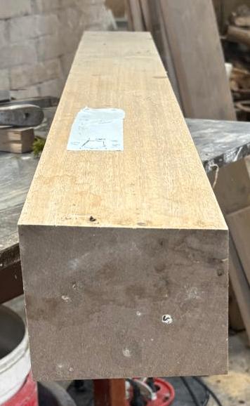 2 x Meranti Balk met afschot  a 130 cm 11x13x10, Ophalen, Zo goed als nieuw, Hardhout, Minder dan 180 cm