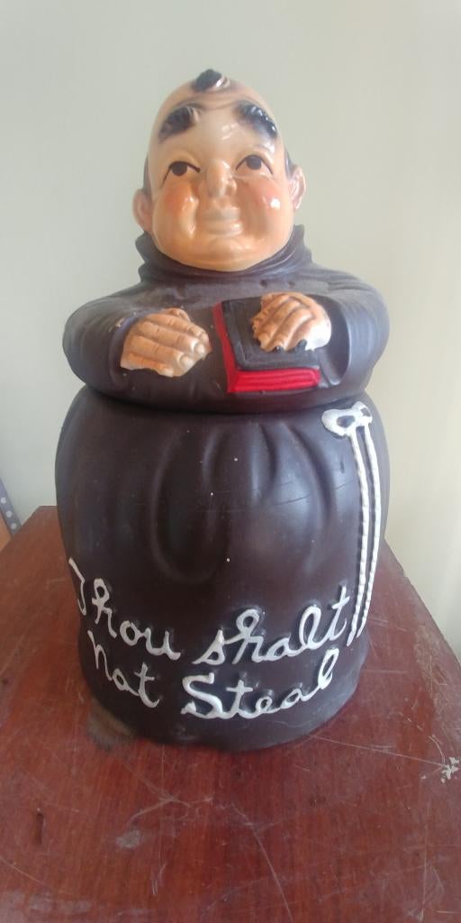 Vintage Friar Tuck keramische koektrommel, Verzamelen, Beelden en Beeldjes, Ophalen of Verzenden, Gebruikt, Mens