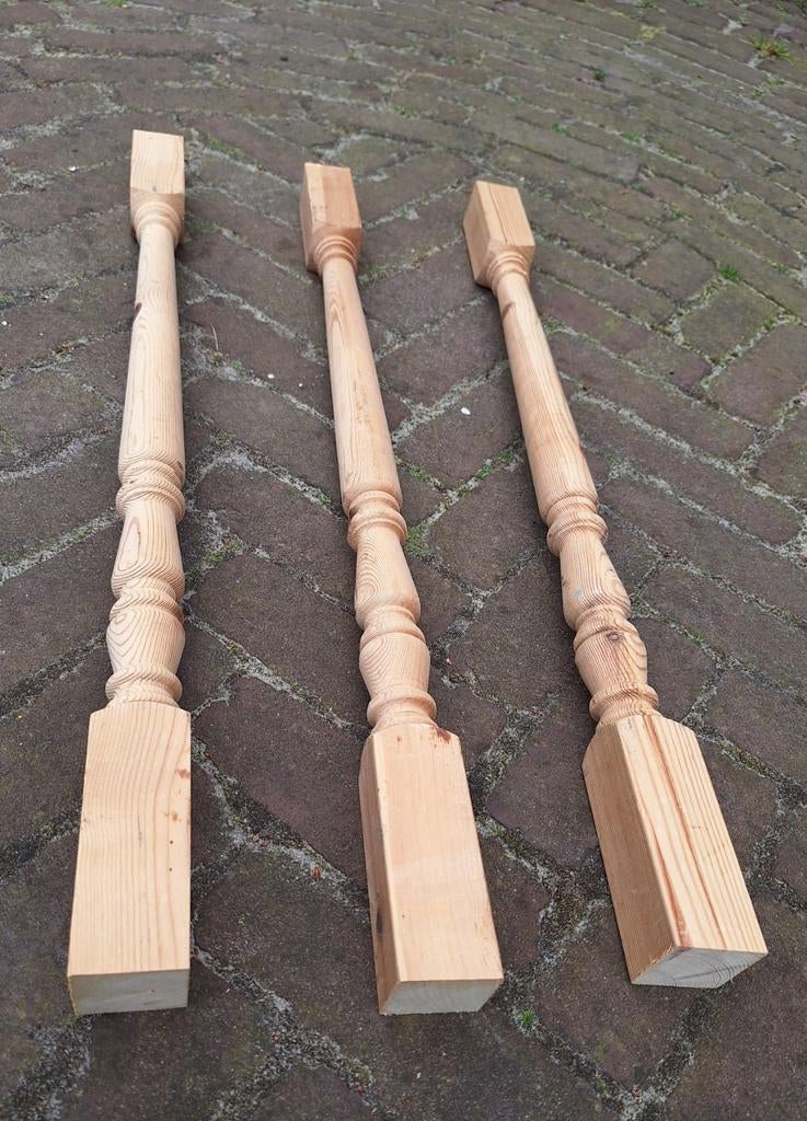 Grenen baluster/trapspijlen, drie (3) stuks., Doe-het-zelf en Verbouw, Hout en Planken, Ophalen of Verzenden, Grenen, Minder dan 200 cm