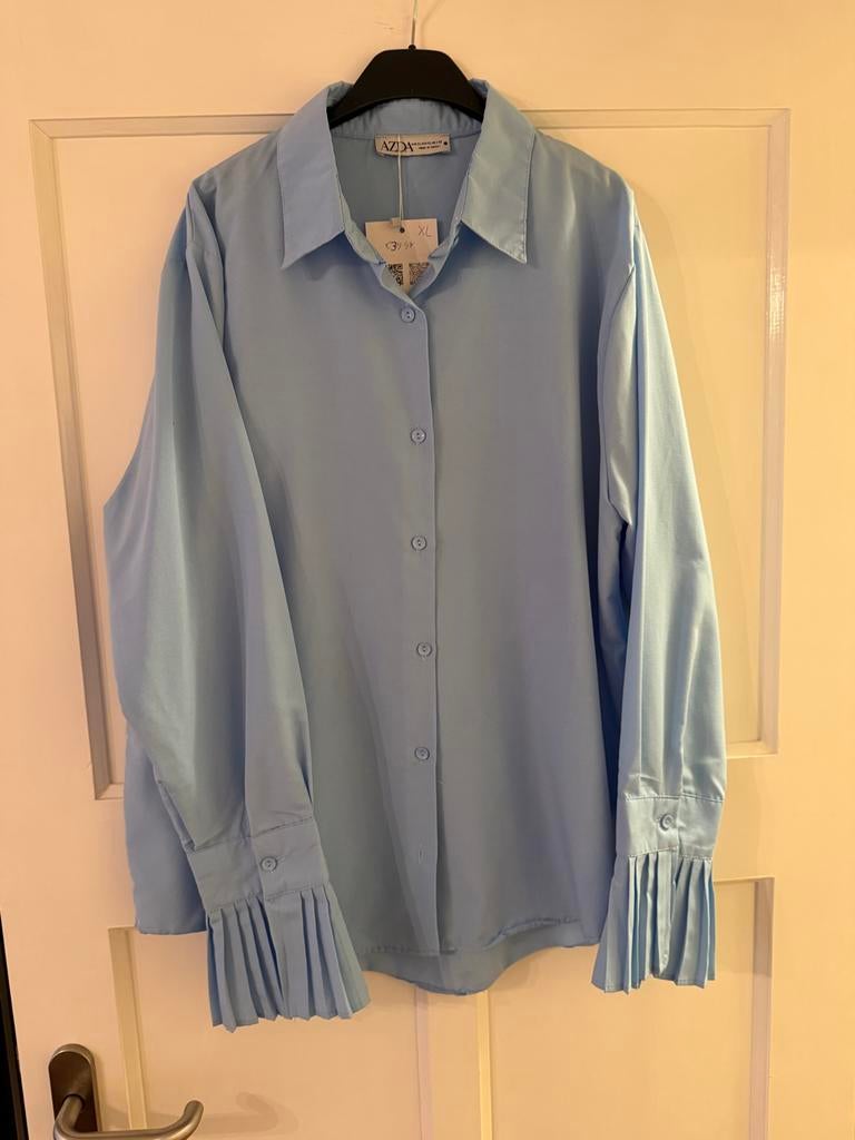 Blauwe blouse met aparte manchetten, Ophalen of Verzenden, Nieuw, Maat 46/48 (XL) of groter, Blauw