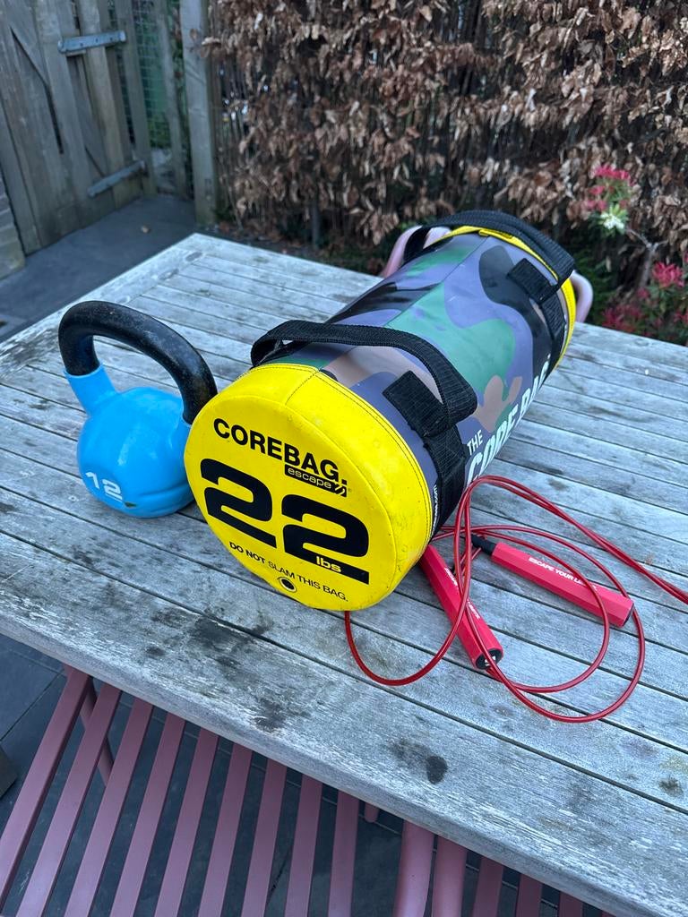 Corebag Escape 22 lbs en kettlebell 12 kg + springtouw, Sport en Fitness, Ophalen, Gebruikt, Armen, Overige typen