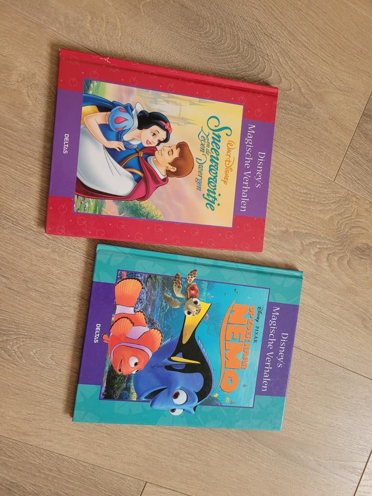 Disney Magische Verhalen: Sneeuwwitje & Nemo (Deltas), Boeken, Ophalen of Verzenden, Gelezen, Walt Disney