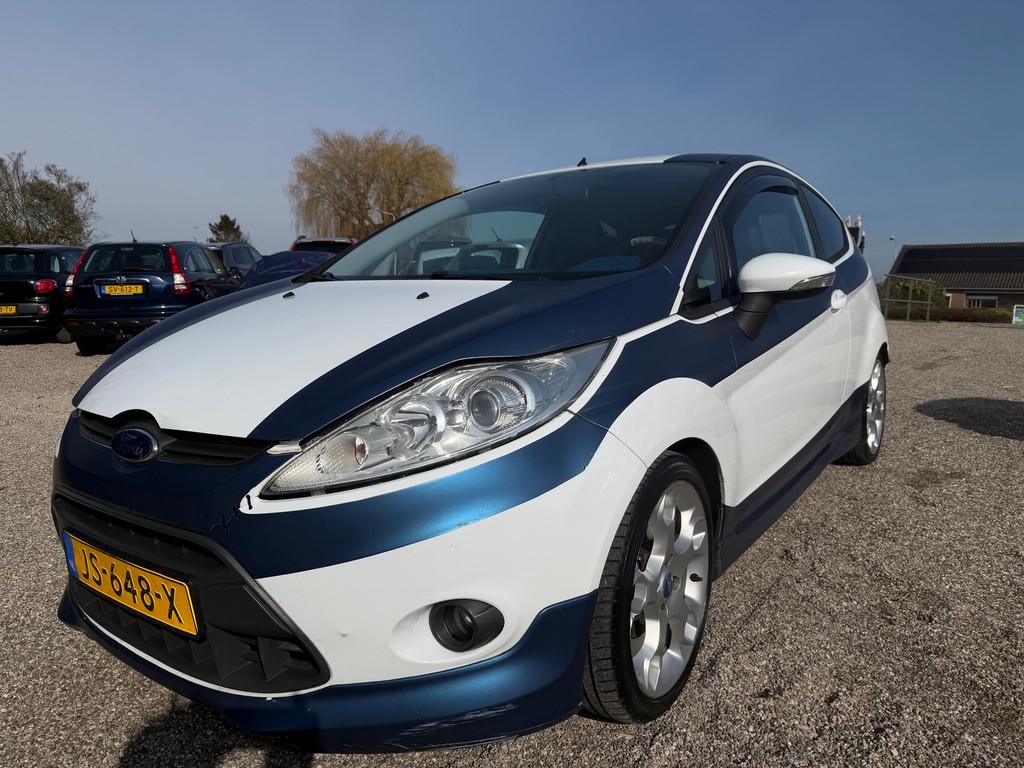 Ford Fiesta 1.6 Ghia Rally Uitvoering Leer Airco Nette Auto, Gebruikt, 31 €/maand, 4 cilinders, Wit