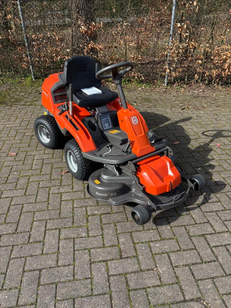 Husqvarna Rider R214c nieuwstaat 94 cm mulchdek 16 uur !!!!!, Tuin en Terras, Zitmaaiers, -, -, Nieuw, Ophalen of Verzenden