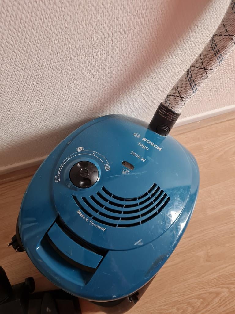 Goedwerkende Bosch stofzuiger 2500W, Ophalen, Gebruikt, 2000 watt of meer, Stofzuiger