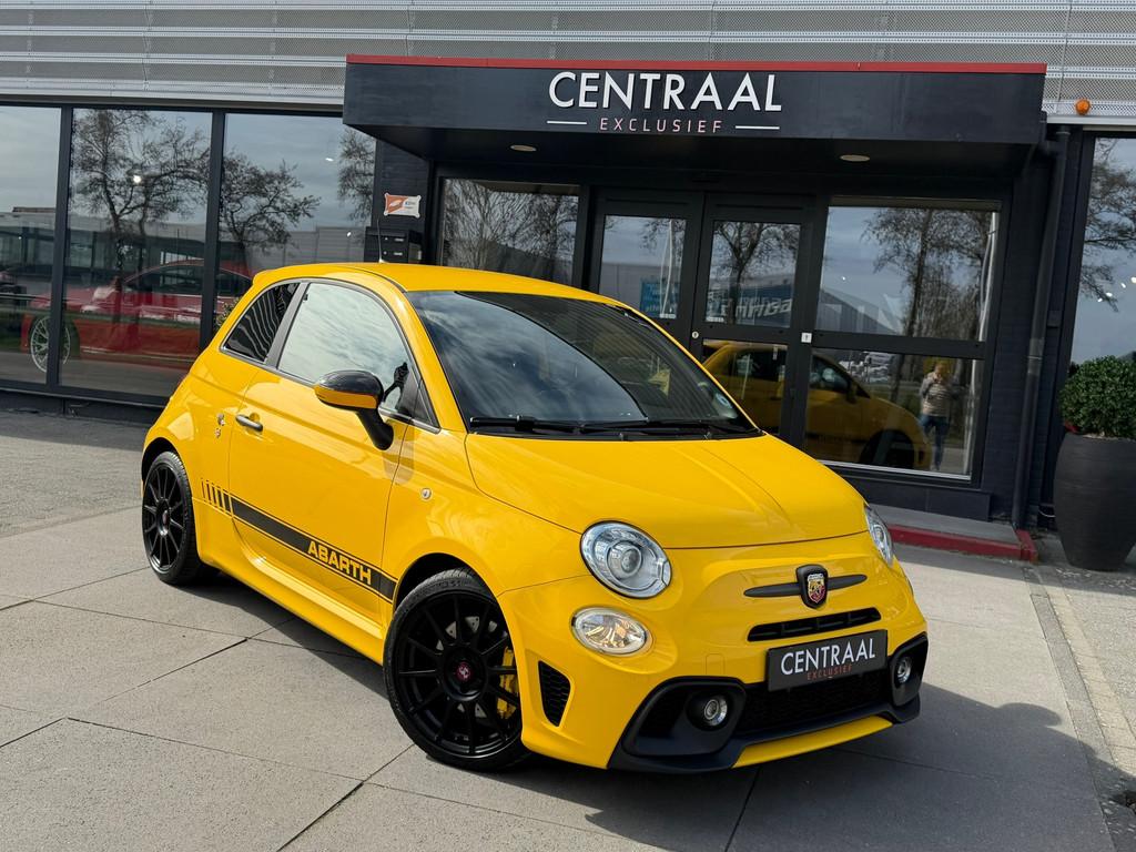 Abarth 595 500 1.4 T-Jet Abarth Competizione Sabelt|180PK|Na, Voorwielaandrijving, Gebruikt, Zwart, 4 stoelen