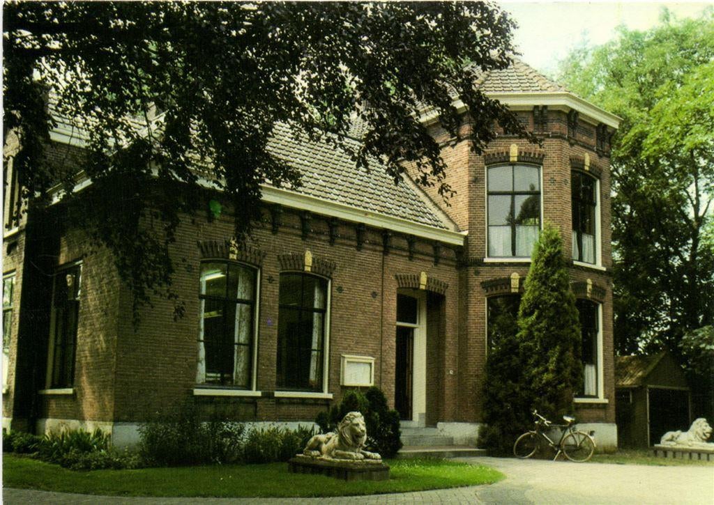Abbekerk, Gemeentehuis - fiets - ongelopen, Ophalen of Verzenden, Voor 1920, Ongelopen, Noord-Brabant