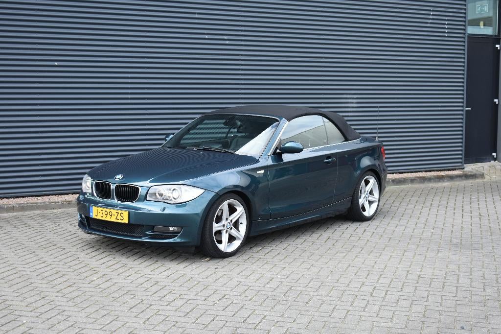 BMW 1-Serie 3.0 125I Cabrio 2009 180.000km, Auto's, BMW, 1-Serie, Achterwielaandrijving, Zwart, 4 stoelen