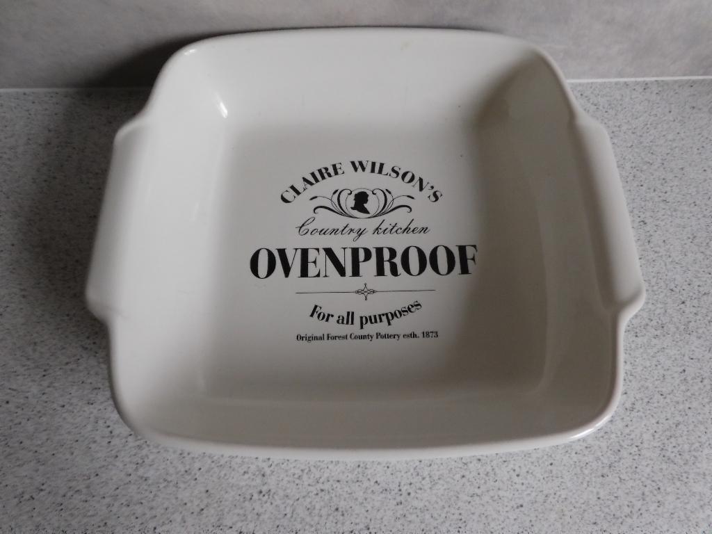 Oven Schaal 24x17 cm. Ovenproof Claire Wilson, Ophalen of Verzenden, Overige stijlen, Aardewerk, Schaal of Schalen