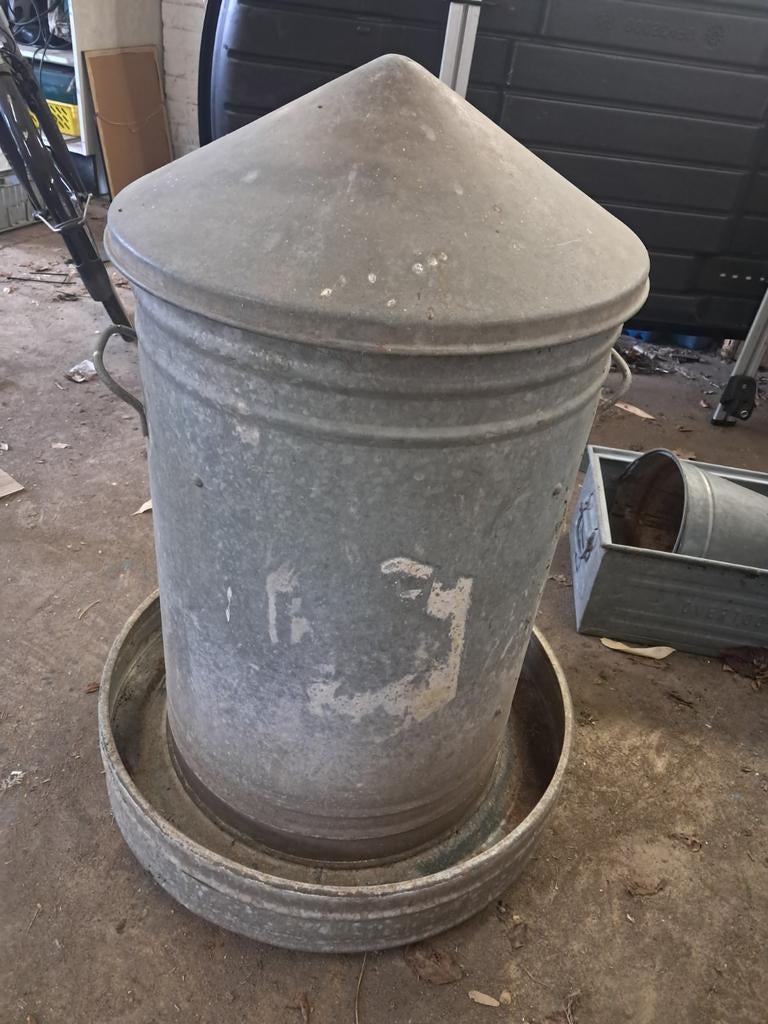 Ijzeren voerbak gebruikt voor kippen, Dieren en Toebehoren, Ophalen