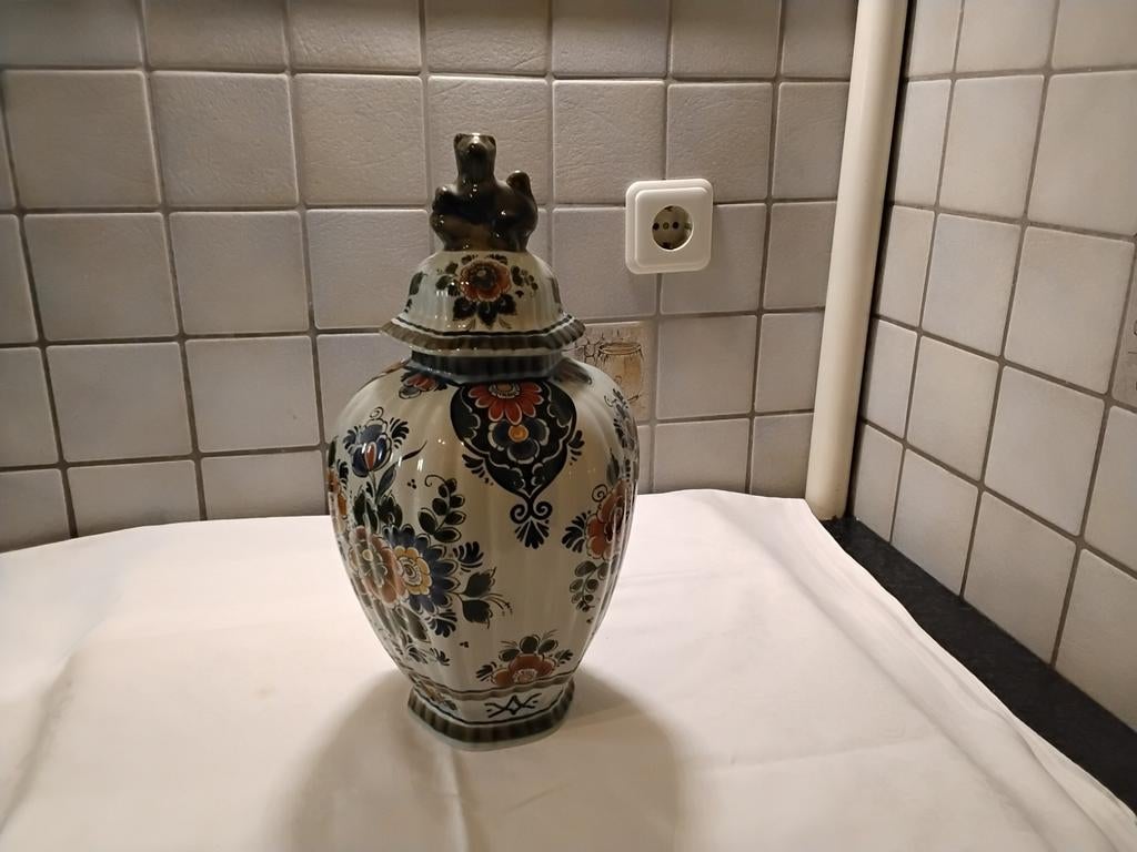 Vaas. Delft, polychroom Holland. Handwerk, Antiek en Kunst, Antiek | Vazen, Ophalen
