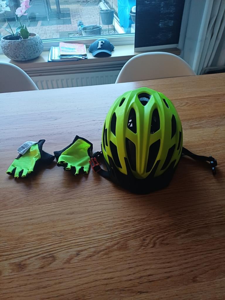 Fietshelm met handschoenen, Ophalen, Zo goed als nieuw, Heer of Dame, Rockrider