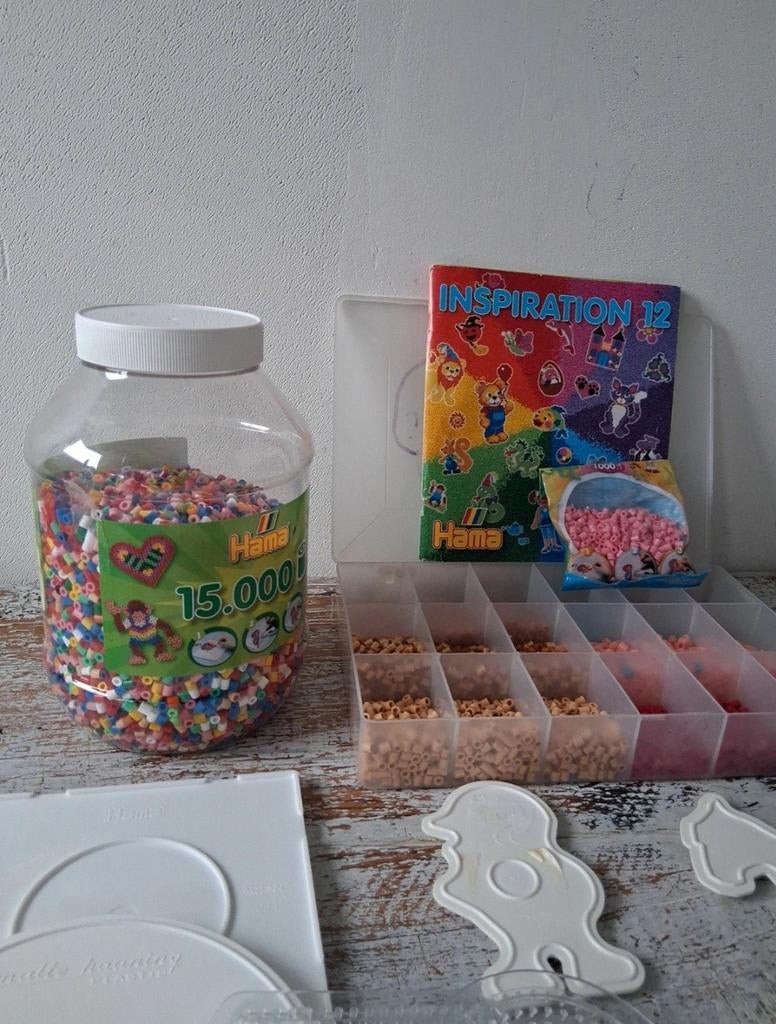 Hama strijkkralen set met figuurtjes en inspiratieboek, Dieren, Meerkleurig, Ophalen of Verzenden, Zo goed als nieuw