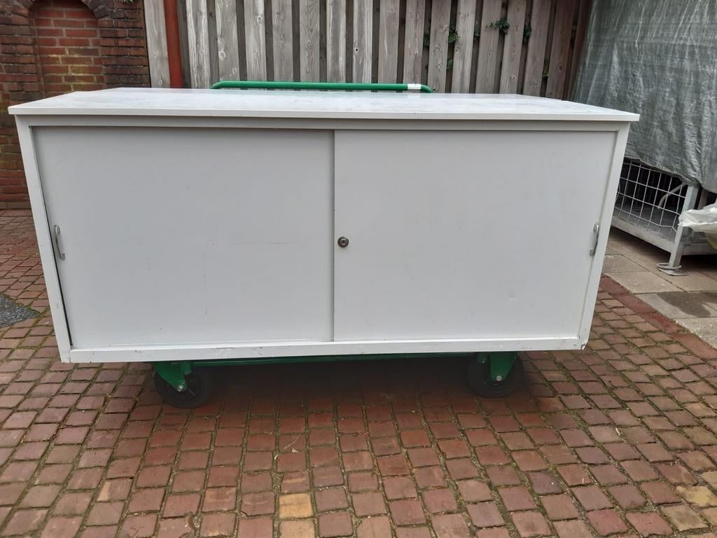 Stalen kast met schuifdeuren, Ophalen, Gebruikt