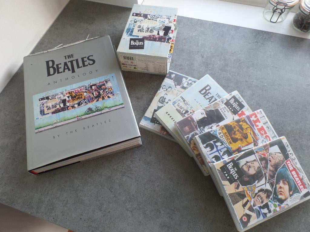 Beatles anthology boek en DVD-s, Ophalen of Verzenden, 1960 - 1969, Gebruikt, Overige formaten