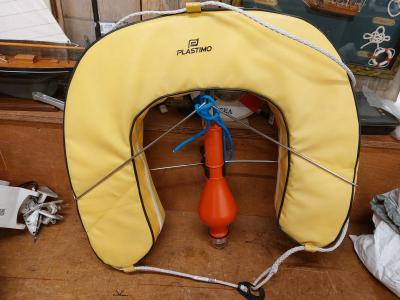 Reddingsboei met licht en houder, Niet ingevuld, Gebruikt, Niet ingevuld, Niet ingevuld