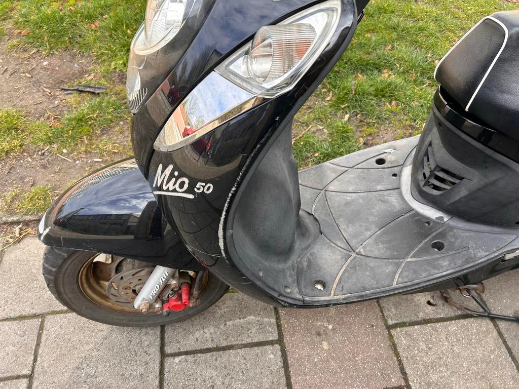 Sym Mio Scooter - Opknapper met hard geluid, Fietsen en Brommers, Scooters | Overige merken, Gebruikt, Benzine, Ophalen