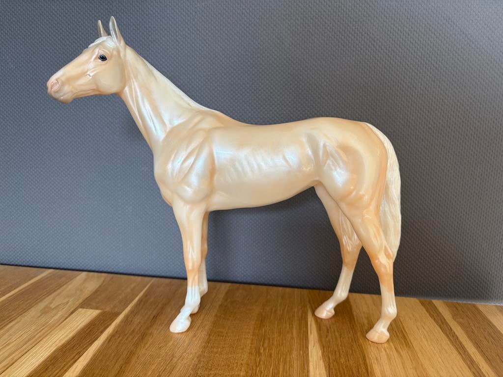 Breyer Girls run the world  breyerfest 2024 surprise, Ophalen of Verzenden, Zo goed als nieuw, Beeldje of Figuurtje