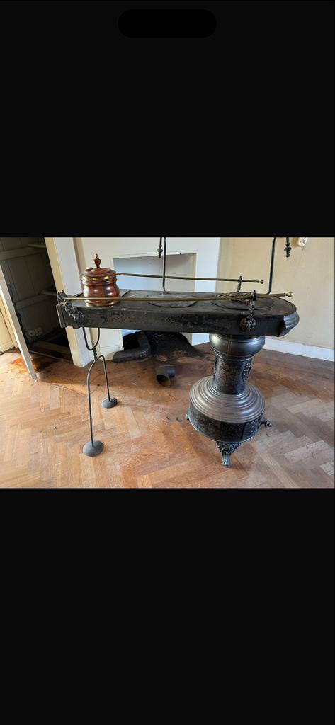 Antieke gietijzeren kolenkachel met sierlijke details, Huis en Inrichting, Kachels, Ophalen, Gebruikt, Overige brandstoffen, Vrijstaand