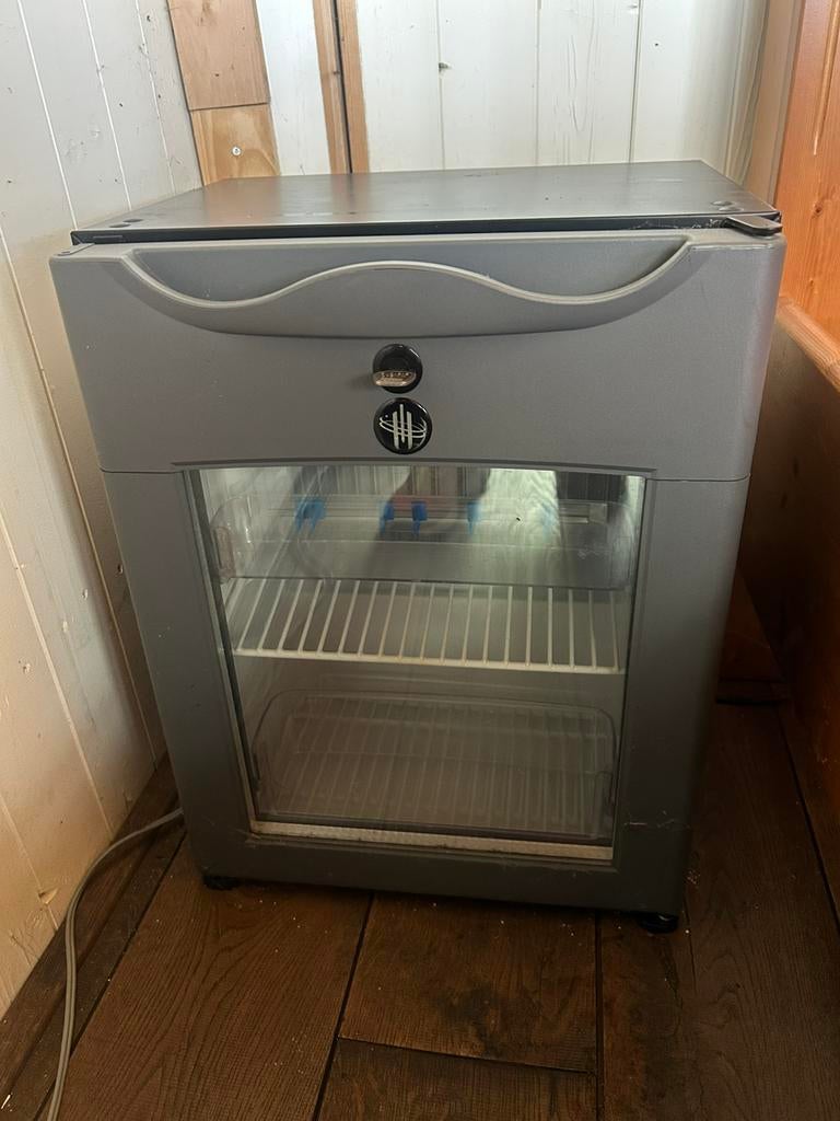 Hotel minibar - vraagprijs 70,00 euro, Ophalen, Zonder vriesvak, Minder dan 45 cm, Minder dan 85 cm