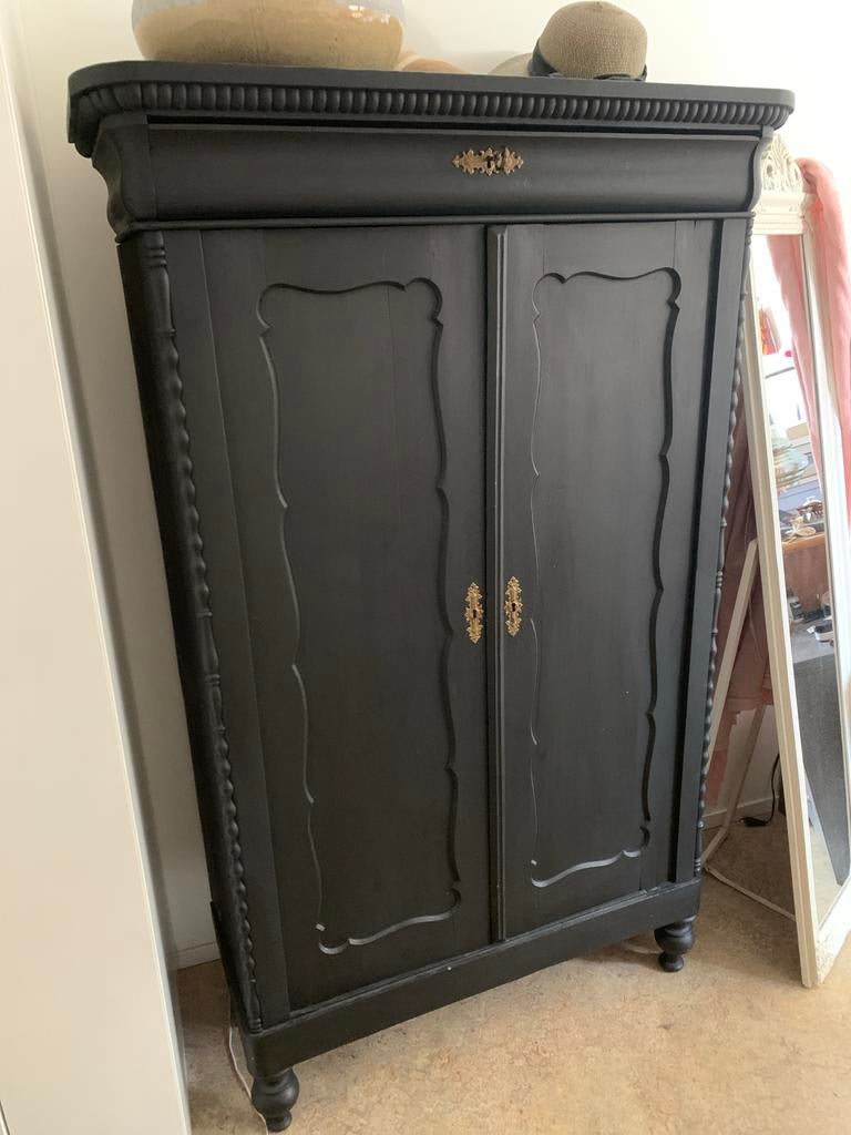 Zwarte antieke Biedermeier meidenkast, Antiek en Kunst, Antiek | Meubels | Kasten, Ophalen