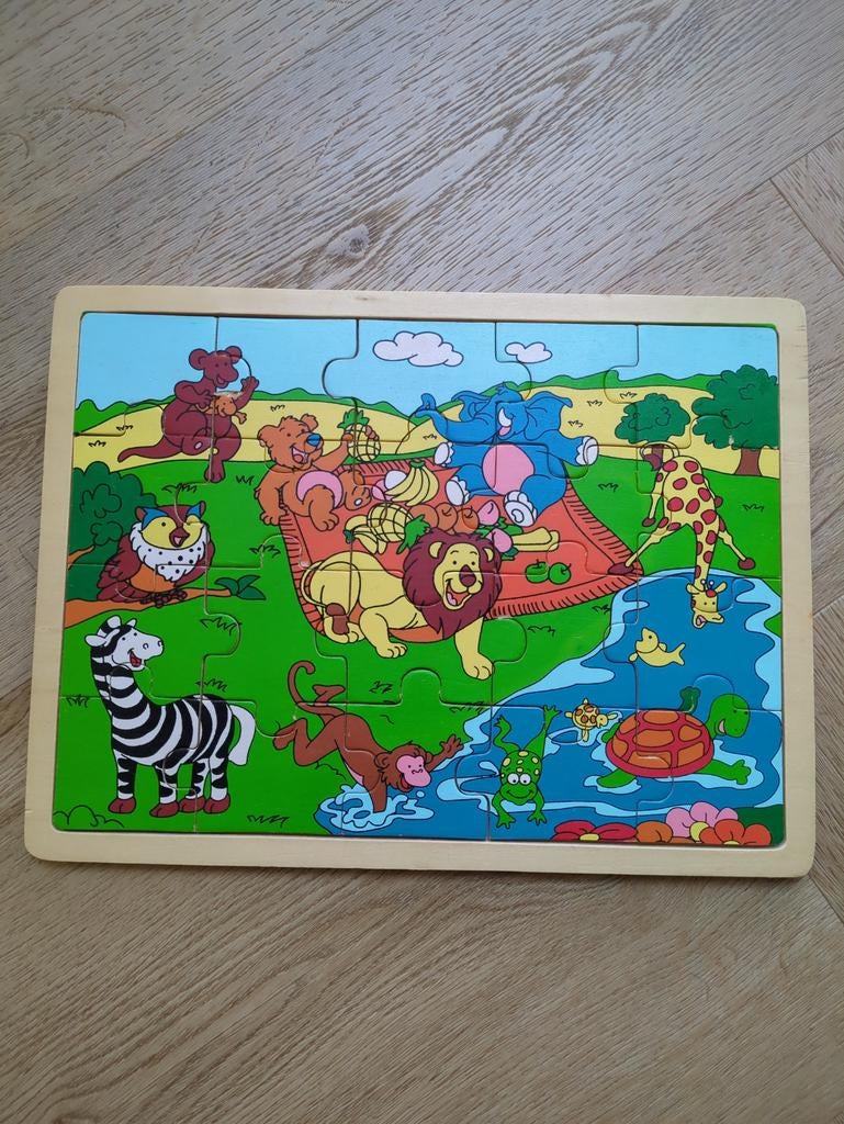 Houten puzzel met 20 stukjes - Dieren picknick, 2 tot 4 jaar, Gebruikt, 10 tot 50 stukjes, Ophalen of Verzenden