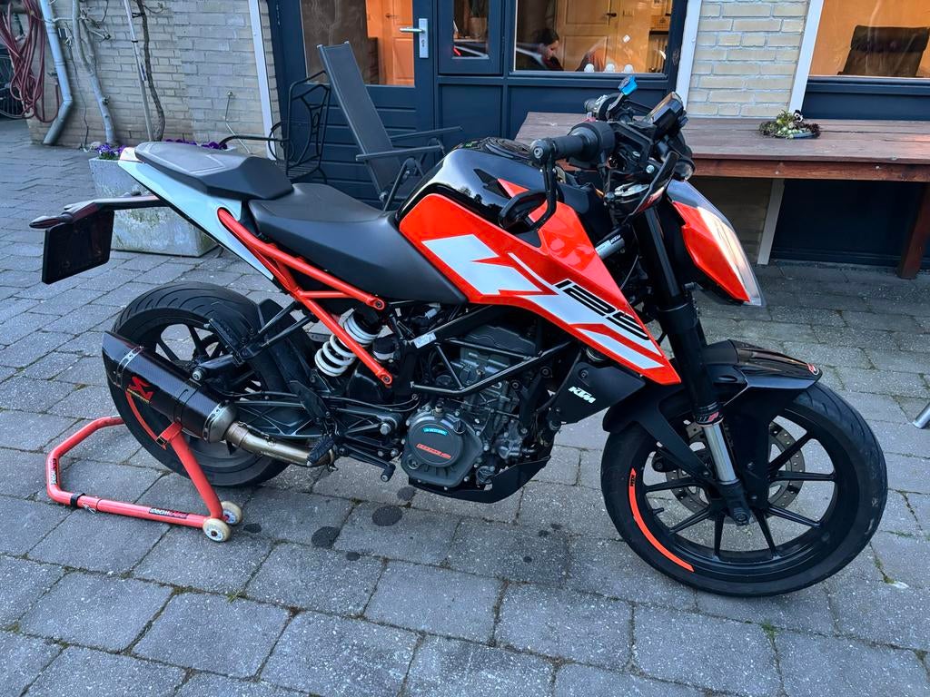 KTM Duke 125 - Abs Akrapovic Led a1 goed onderhouden