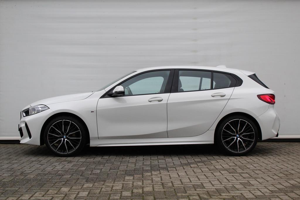 BMW 1 Serie 120i Executive M Sport Automaat / Sportstoelen /, Auto's, 1998 cc, 730 kg, Gebruikt, 4 cilinders