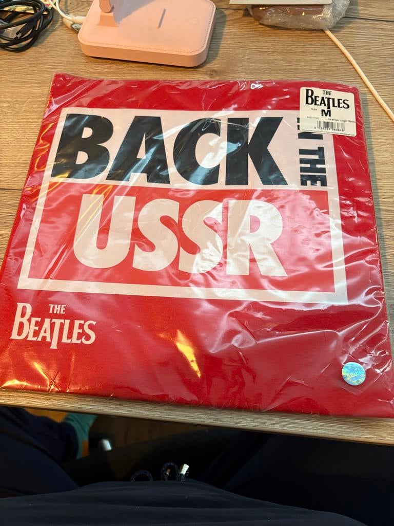 The Beatles 'Back in the USSR' T-shirt - Maat M, Ophalen of Verzenden, Nieuw