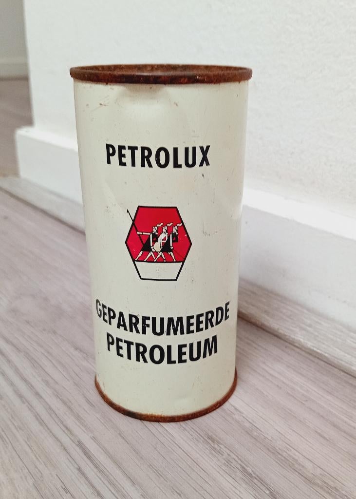 blikje geparfumeerde petroleum van het merk Petrolux., Ophalen of Verzenden, Gebruikt, Overige