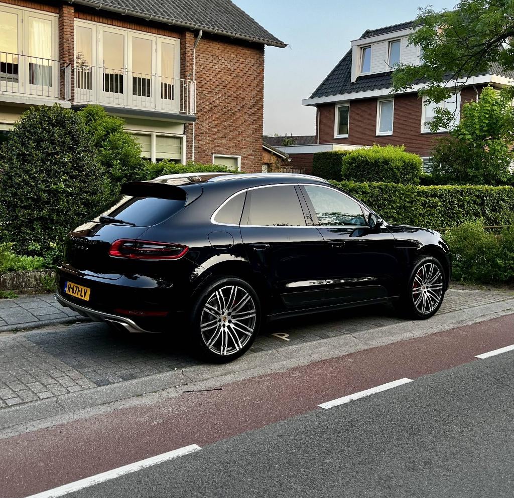 Porsche Macan Turbo 3.6 | Burmester | Luchtvering | Carplay, Automaat, USB, Zwart, 1900 kg