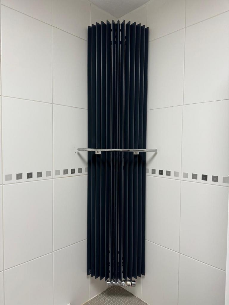 Hoekradiator radiator badkamerradiator, Ophalen of Verzenden, Zo goed als nieuw, Minder dan 100 cm