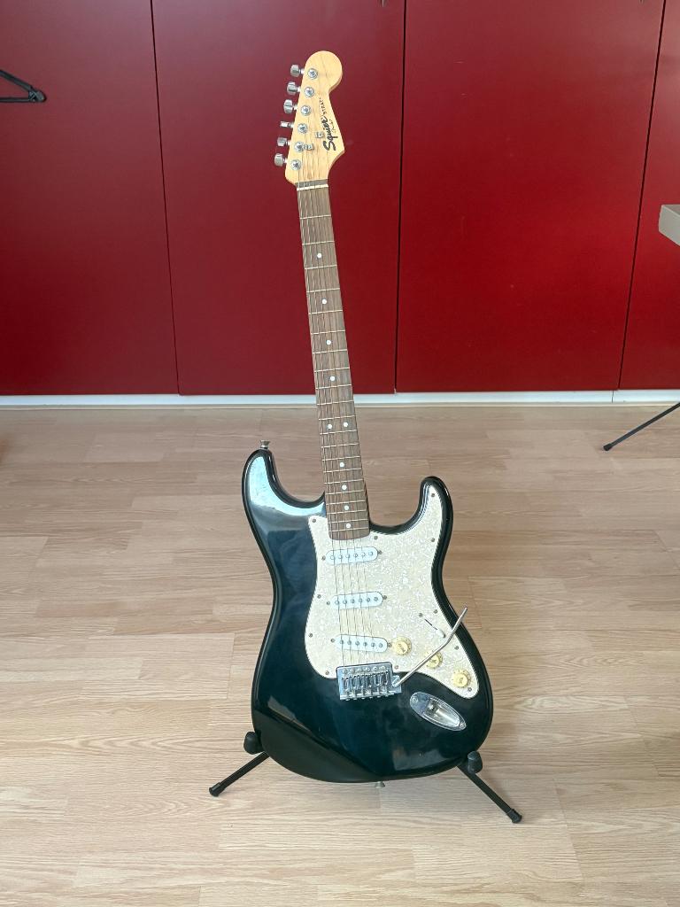 Elektrische gitaar Fender met versterker, Muziek en Instrumenten, Snaarinstrumenten | Gitaren | Elektrisch, Ophalen, Fender, Met versterker