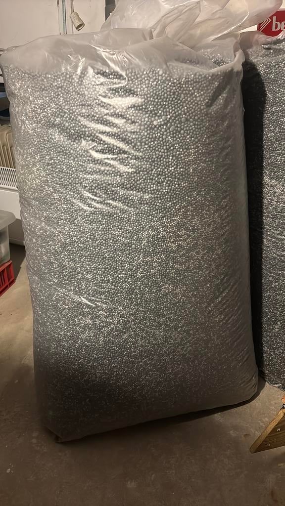 2 grote zakken isolatie korrels, Overige materialen, Muurisolatie, Nieuw, 15 m² of meer
