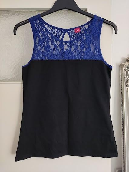 Liv zwarte dames top met kobalt blauwe kanten bloemen motief, Kleding | Dames, Tops, Maat 38/40 (M), Zwart, Ophalen of Verzenden