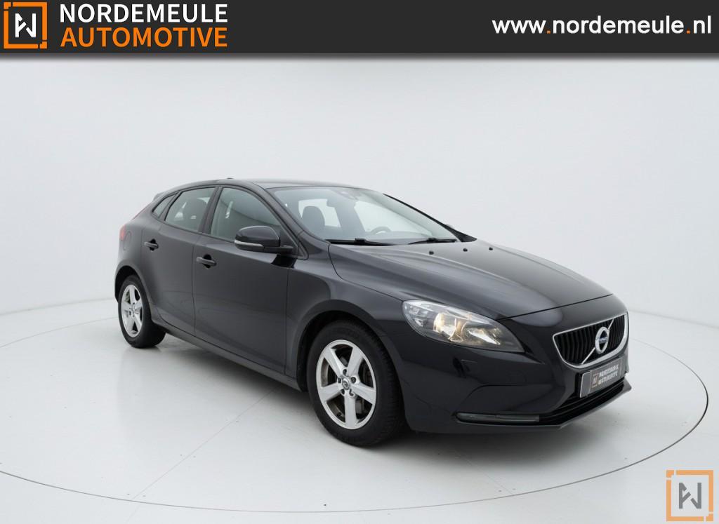 Volvo V40 2.0 D2 R-DESIGN, Navi, Cruise, Trekhaak, Gebruikt, Euro 6, 4 cilinders, Bedrijf
