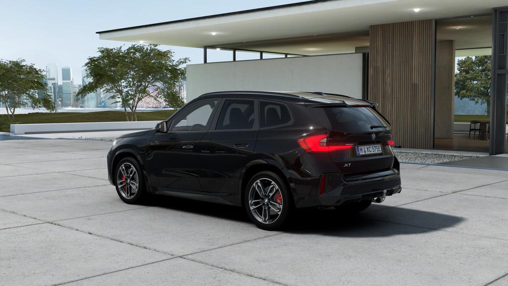 BMW X1 xDrive25e M Sport Automaat / Panoramadak / Sportstoel, Zwart, Elektrische stoelverstelling, Zwart, Leder