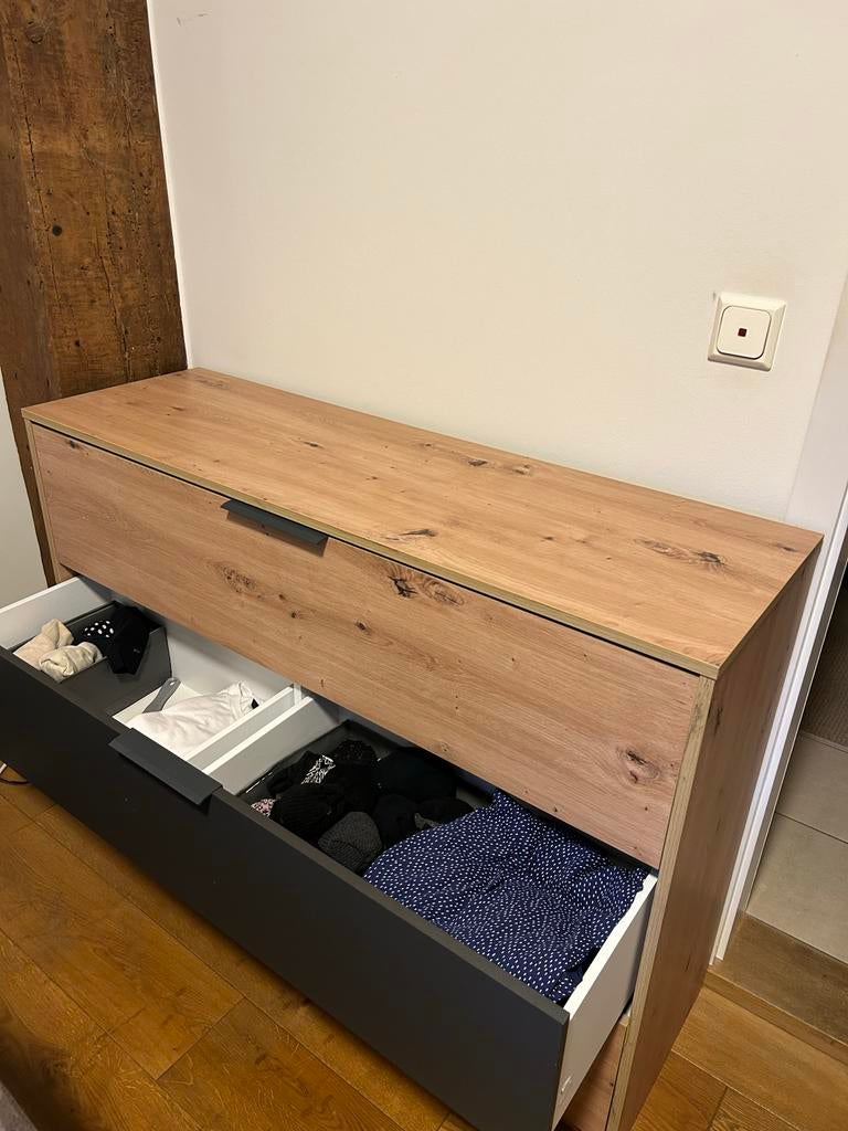 Moderne ladekast met 3 laden - Hout en antraciet, Huis en Inrichting, Kasten | Ladekasten, Ophalen, 100 tot 150 cm, Zo goed als nieuw