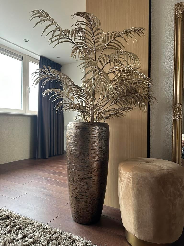 Oud bronzem vaas (Colmore) met metaliic gouden plant, Ophalen, Zo goed als nieuw