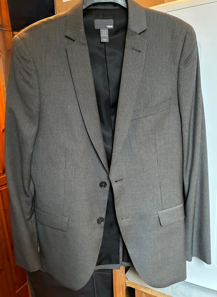 Heren Colbert jasje. Grijs met smalle krijtstreep. Maat 46/S, Kleding | Heren, Kostuums en Colberts, Ophalen of Verzenden, Zo goed als nieuw